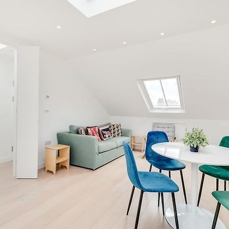 Modern 1 Bedroom Flat In Battersea Лондон Екстериор снимка