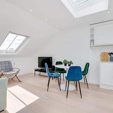 Modern 1 Bedroom Flat In Battersea Лондон Екстериор снимка