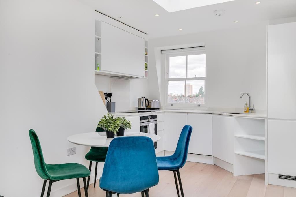 Modern 1 Bedroom Flat In Battersea Лондон Екстериор снимка