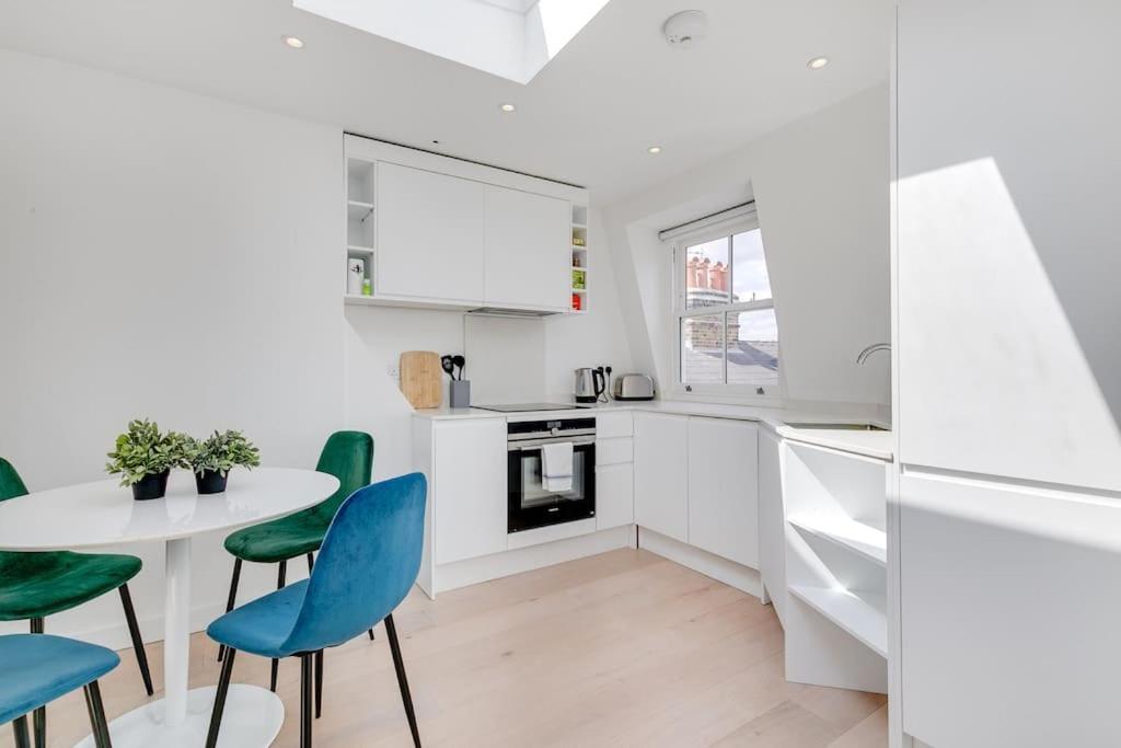 Modern 1 Bedroom Flat In Battersea Лондон Екстериор снимка