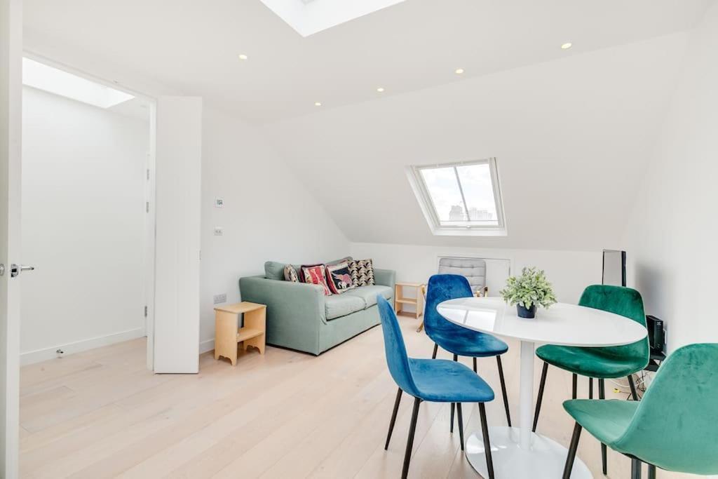 Modern 1 Bedroom Flat In Battersea Лондон Екстериор снимка